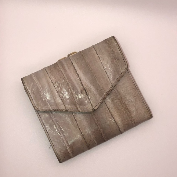 Vintage Lee Sands eel skin wallet with snap and kiss lock closure - Picture 7 of 7